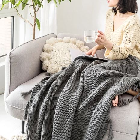 Le Plaid Câlin – Plaid en Maille Tricotée