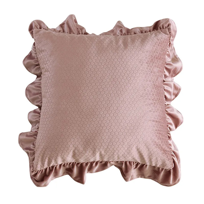 Coussin Velours – Housse à Volants Matelassée