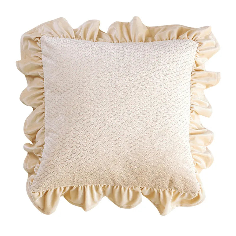 Coussin Velours – Housse à Volants Matelassée
