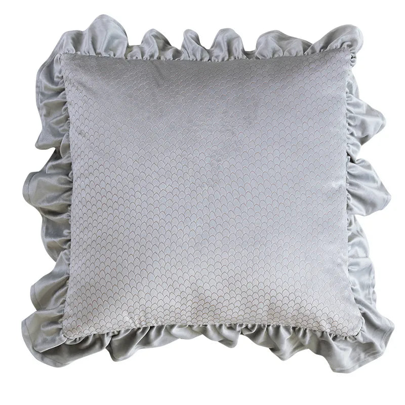 Coussin Velours – Housse à Volants Matelassée