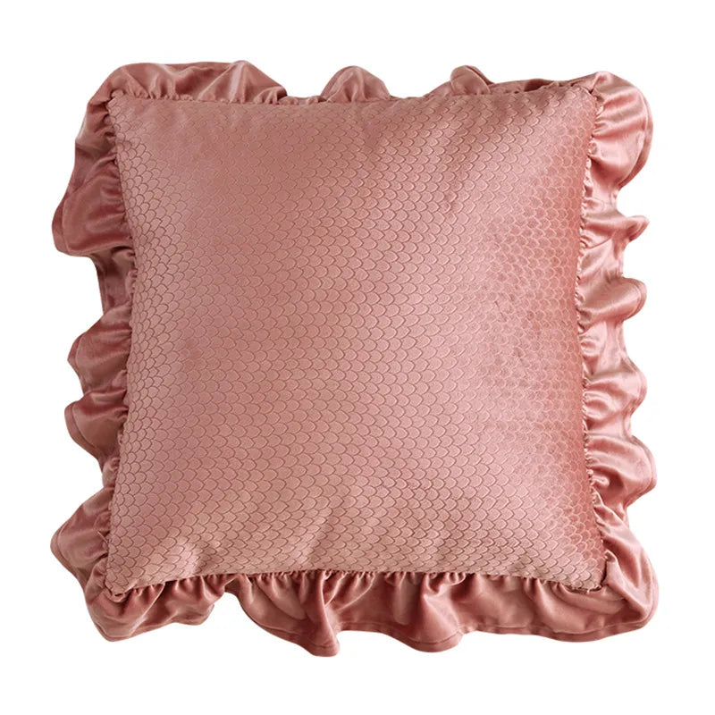 Coussin Velours – Housse à Volants Matelassée